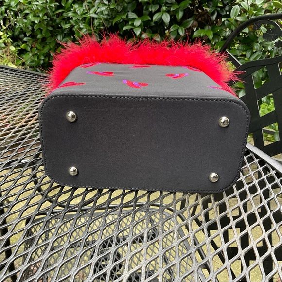 👁️Catching Adorable Brilliant Red Feather Embroidered Hat Hard Body Bag! - Picture 6 of 16